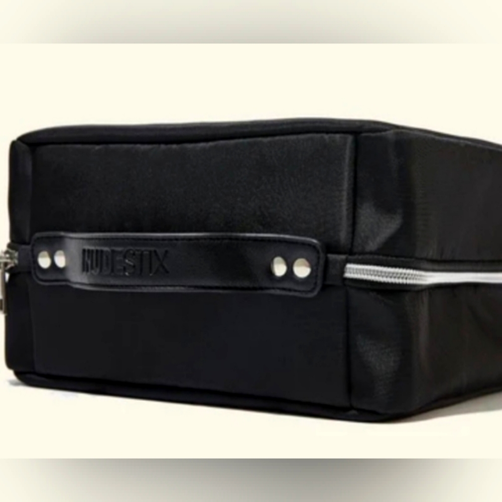 Nudestix hanging travel case